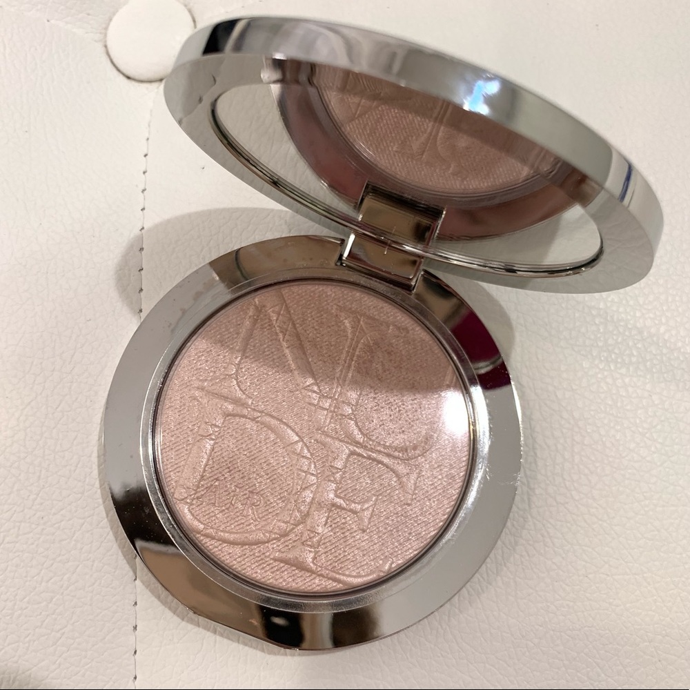 DIOR Nude Air Luminizer 002 - Picture 2 of 4